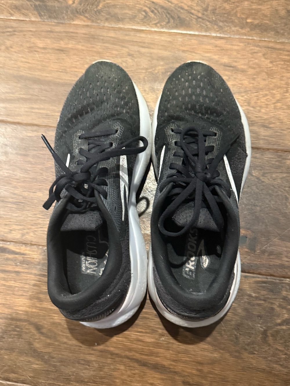 Brooks Ghost 16 Black and White Athletic Running Shoes size 9